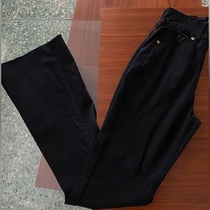 👖woman’s Black Boot Cut Jeans.
